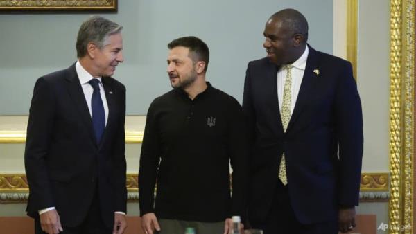 US, UK pledge economic aid for Ukraine, quick action on arms requests